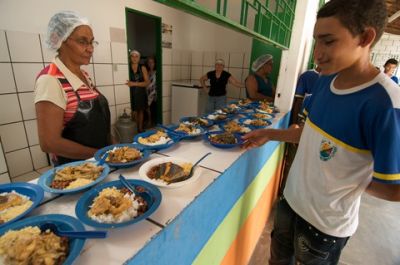 Bahia vai comprar produtos da agricultura familiar para alimentação escolar
