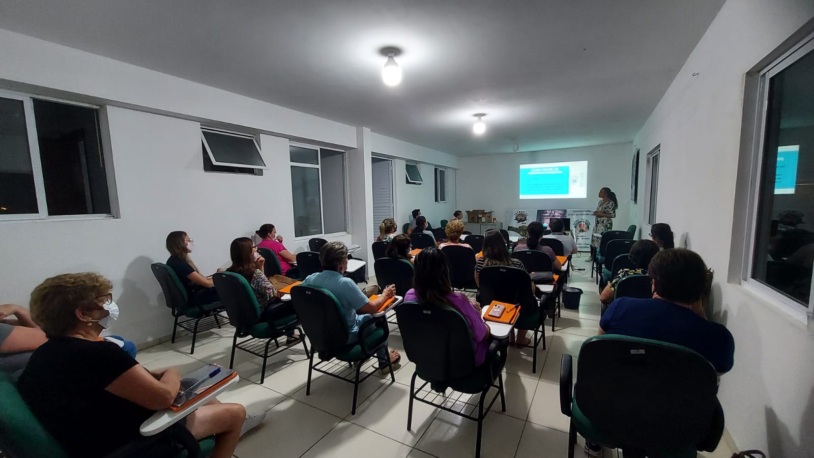 Oficina trabalha empreendedorismo feminino em Treze de Maio