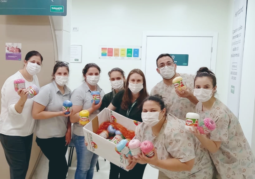 Cresol Treviso entrega brinquedos e linhas de algodão arrecadados em ação de Natal