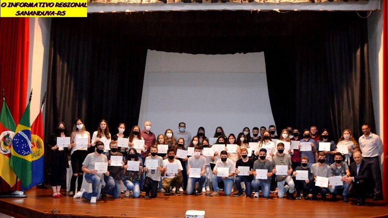 Formatura de curso Jovem Administrador é realizada