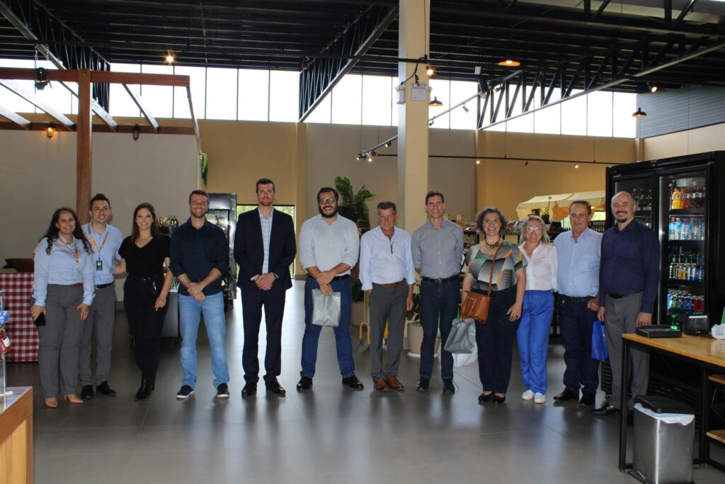 Comitiva em visita ao Cooperado da Cresol - Representantes do Banco Central visitam Sistema Cresol