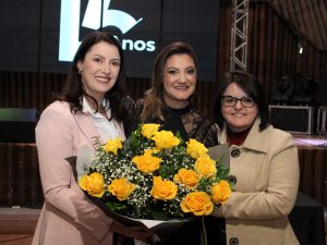 Homenagem a Silvana pelos 15 anos de Cresol Pato Branco - Agência da Cresol comemora 15 anos em Pato Branco