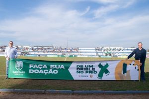 WhatsApp Image 2022 08 02 at 10.27.42 1 - Cresol e Federação Gaúcha de Futebol arrecadam mais de 10 mil agasalhos para campanha social