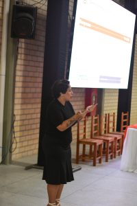 2 - Assembleia para todos: Cresol Jaguaruna disponibiliza intérprete de Libras em evento