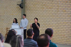 4 - Assembleia para todos: Cresol Jaguaruna disponibiliza intérprete de Libras em evento