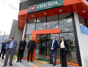 Jairo Carmino Silva gerente de agencia Renato Morais 2o Vice presidente Julcemar Mierzwinski presidente Cleiton Staats diretor s - Cresol Integração reinaugura agência de relacionamento em Catanduvas