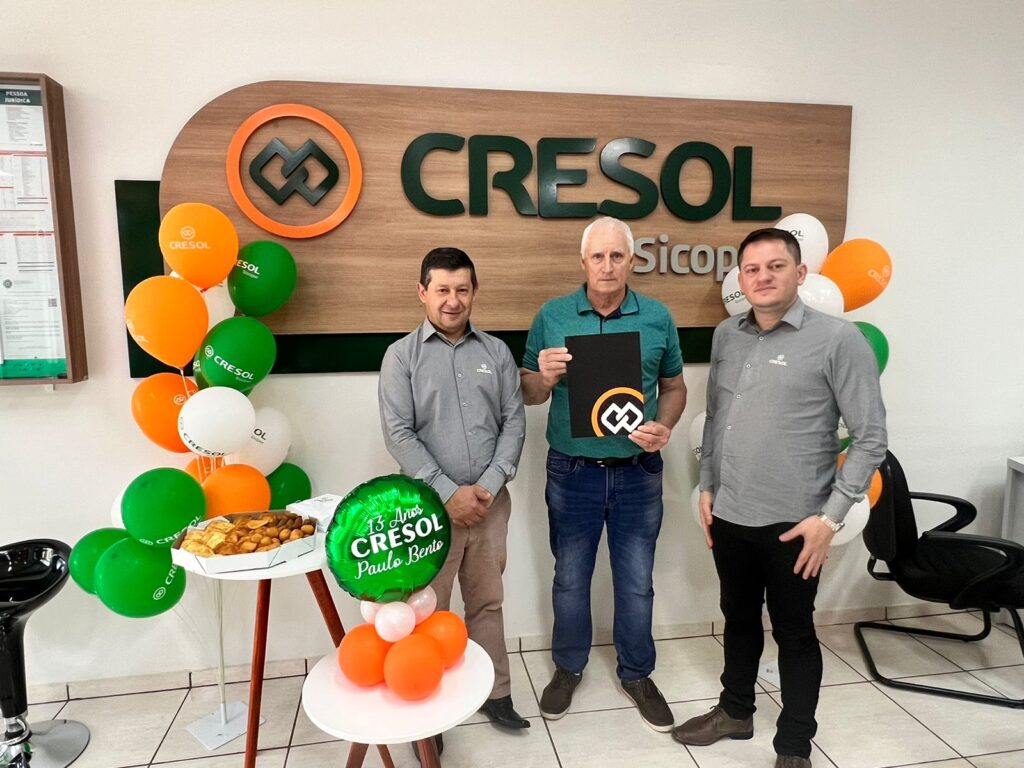 Presidente Carlos Cupercini Representante do CONSEPRO Arquiles Orso Gerente da Cresol Paulo Bento Juel Berlatto - Cresol de Paulo Bento (RS) comemora 13 anos de atuação