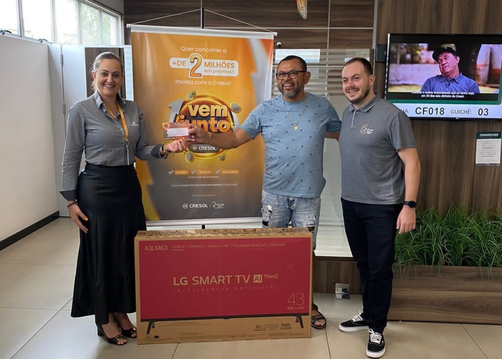 Associado da agencia PV de Erechim chegou logo apos o sorteio e ja levou o premio para casa 1 - Cresol Centro Sul realiza 3º sorteio da campanha de prêmios Vem Junto Cooperar Associado da agencia PV de Erechim chegou logo apos o sorteio e ja levou o premio para casa 1 - Cresol Centro Sul realiza 3º sorteio da campanha de prêmios Vem Junto Cooperar