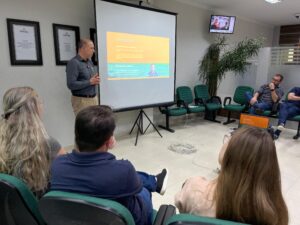 WhatsApp Image 2024 10 02 at 17.17.15 4 - Cresol apresenta modalidade de crédito à empreendedores e contadores de Presidente Getúlio (SC)
