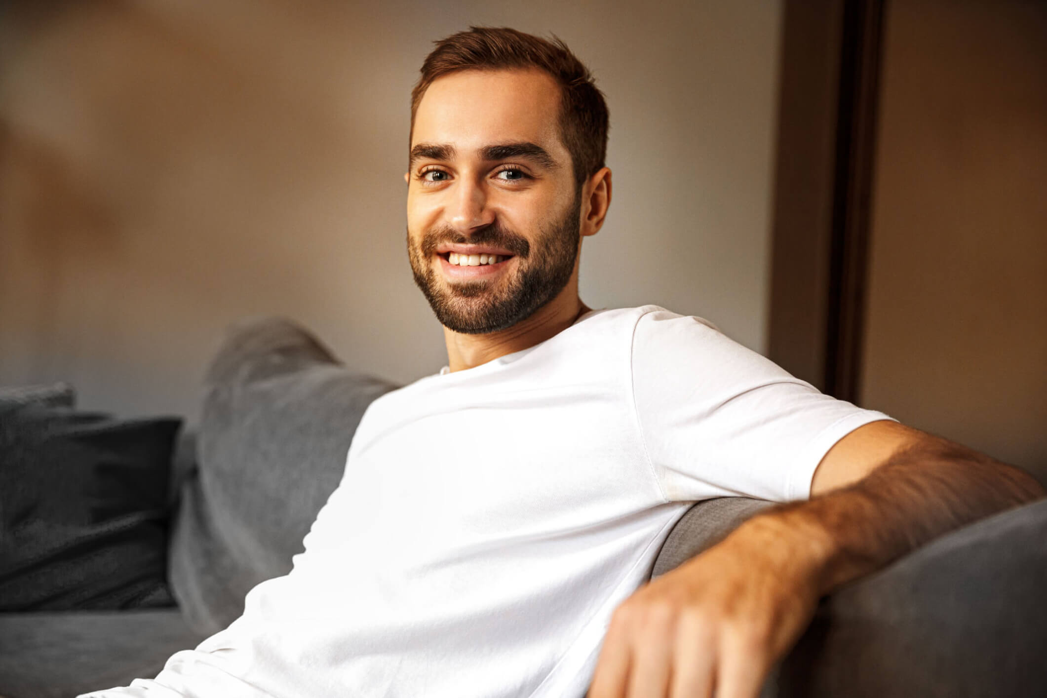 homem sorridente seguro vida cresol - Seguros para Você