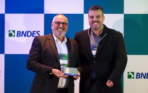 Diretoria 02 - Cresol recebe reconhecimentos como agente financeiro do BNDES