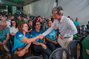 Cresol Pioneira recebe homenagem 1 - Cresol Pioneira recebe homenagem em assembleia itinerante