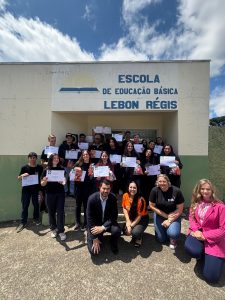 Formatura de projeto educacional - Cresol Vale Europeu finaliza Projeto Juventude Cooperativista com 641 participantes