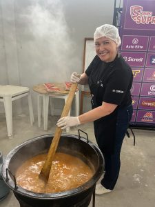 Foto1 - Agência Cresol de Irani prepara almoço para idosos do município Foto1 - Agência Cresol de Irani prepara almoço para idosos do município