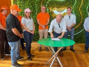 2 - Cooperados ampliam negócios e investimentos através da parceria entre Cresol e BNDES 2 - Cooperados ampliam negócios e investimentos através da parceria entre Cresol e BNDES