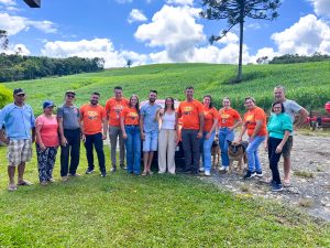 Principal 01 1 2 - Cresol Vale realiza entrega da Fiat Strada da campanha de 20 anos