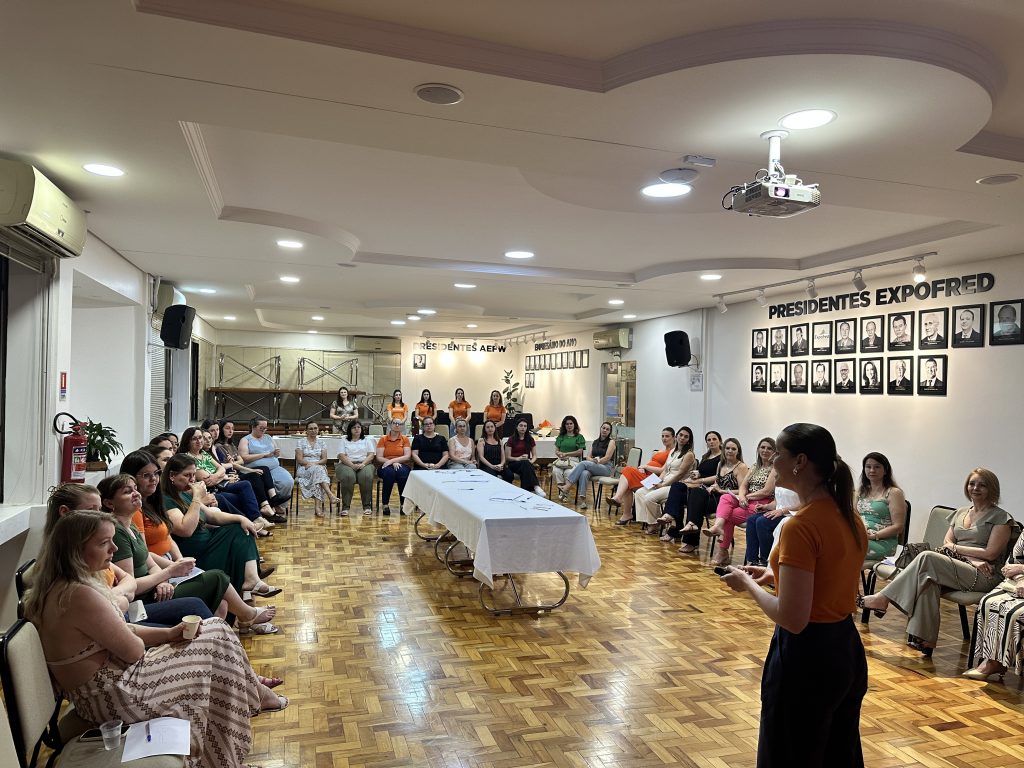 Encontro do projeto Potencializa Elas em Frederico Westphalen que aborda temas importantes e presentes no dia a dia das mulheres 