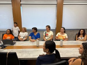 Evento Café com Mulheres, promovido pela Cresol Nascente, reuniu participantes para celebrar o Mês da Mulher e fortalecer conexões