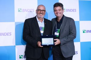 Cresol recebe reconhecimento do BNDES 2 - Cresol é reconhecida em quatro categorias em evento para Agentes Financeiros Destaque 2025 do BNDES
