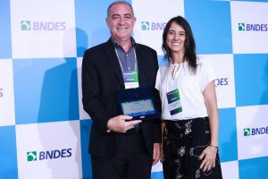 Cresol recebe reconhecimento do BNDES - Cresol é reconhecida em quatro categorias em evento para Agentes Financeiros Destaque 2025 do BNDES