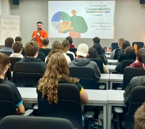 Formacao de jovens por meio de projetos educacionais Cresol Transformacao - Relatório de Sustentabilidade 2025 destaca ações da Cresol Transformação