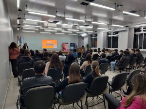 Acoes voltadas a conscientizacao e ao fortalecimento da educacao financeira - Educação financeira é tema de ações da Cresol Ativa Escolas, entidades e instituições de ensino superior abordaram o tema durante a Semana Nacional de Educação Financeira