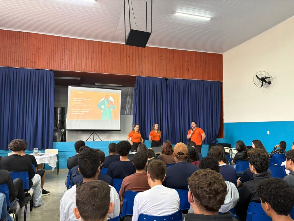 Alunos do ensino medio de Guaxupe participam da Senef - SENEF 2026: Cresol leva educação financeira para escolas em diferentes regiões do Brasil