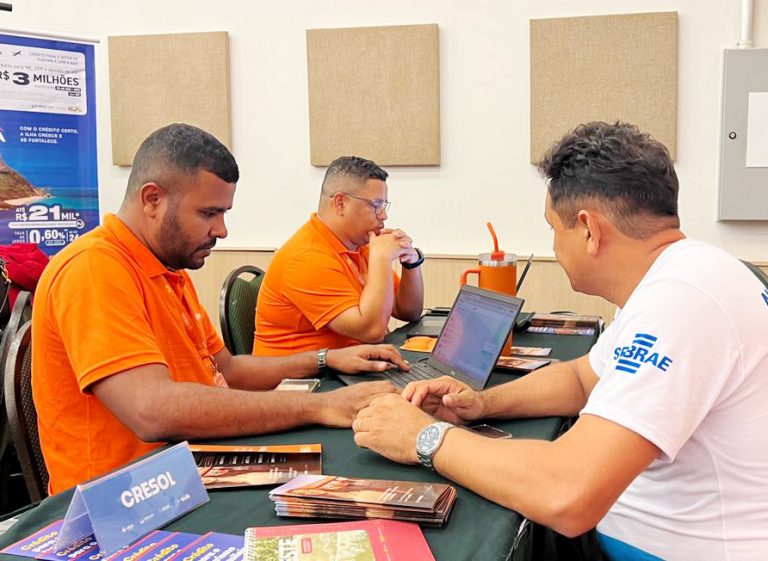 Cresol atende no Salão do Turismo