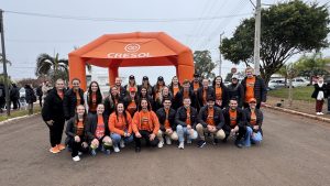 Equipe da Cresol Cooperar auxiliou os atletas durante a Rustica de Humaita - Com apoio da Cresol Cooperar, 1ª Rústica de Humaitá reuniu mais de 400 atletas