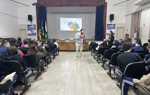 Cresol e escolas parceiras tratam em sala de aula sobre a importância da educação financeira