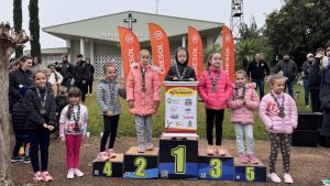 Podio da modalidade infantil da Rustica de Humaita - Com apoio da Cresol Cooperar, 1ª Rústica de Humaitá reuniu mais de 400 atletas