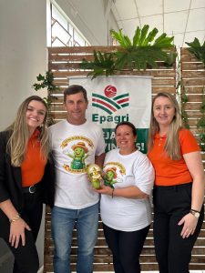 WhatsApp Image 2026 05 12 at 15.08.55 - Cresol Encostas apoia agricultura familiar no I Festival do Chuchu em Anitápolis WhatsApp Image 2026 05 12 at 15.08.55 - Cresol Encostas apoia agricultura familiar no I Festival do Chuchu em Anitápolis