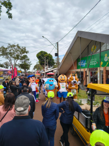 A Fenasoja 2026 é palco de conexões, aprendizado e fortalecimento do cooperativismo. Durante a feira, a Cresol Essência promove ações voltadas à educação, desenvolvimento profissional e protagonismo feminino
