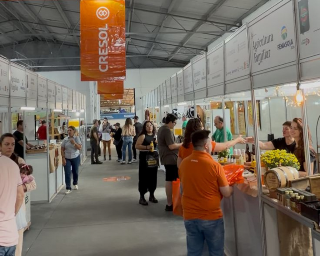 pavilhao cresol Espaco mostra a forca das agroindustrias familiares 2 - Cresol Essência encerra sua participação na Fenasoja movimentando R$15 milhões em negócios