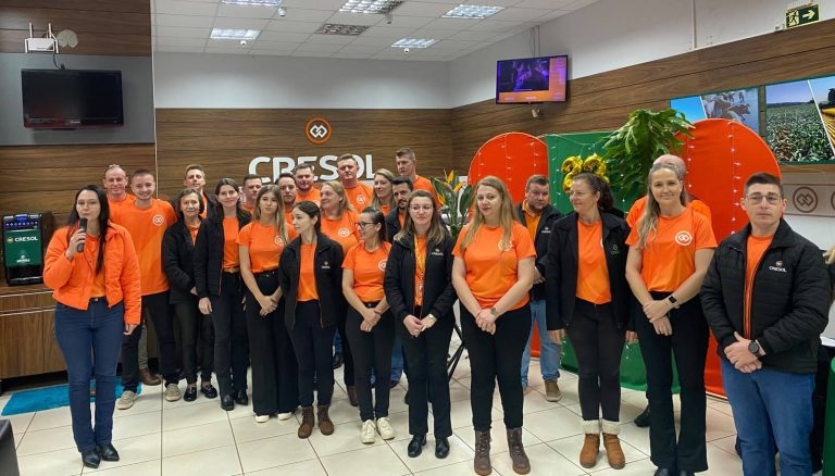 Equipe da cresol essência comemora 23 anos de história