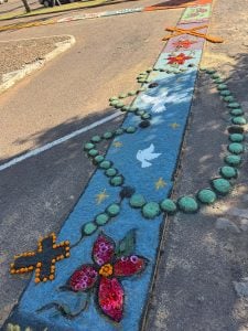 713083526 18076559597673530 8070713002984227747 n - Cresol Aratiba participa da confecção dos tradicionais tapetes de Corpus Christi 713083526 18076559597673530 8070713002984227747 n - Cresol Aratiba participa da confecção dos tradicionais tapetes de Corpus Christi