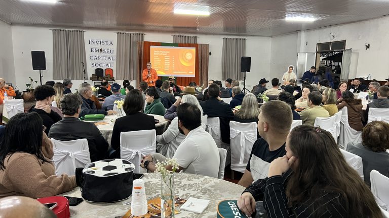 Cooperados e parceiros participaram do evento da Cresol