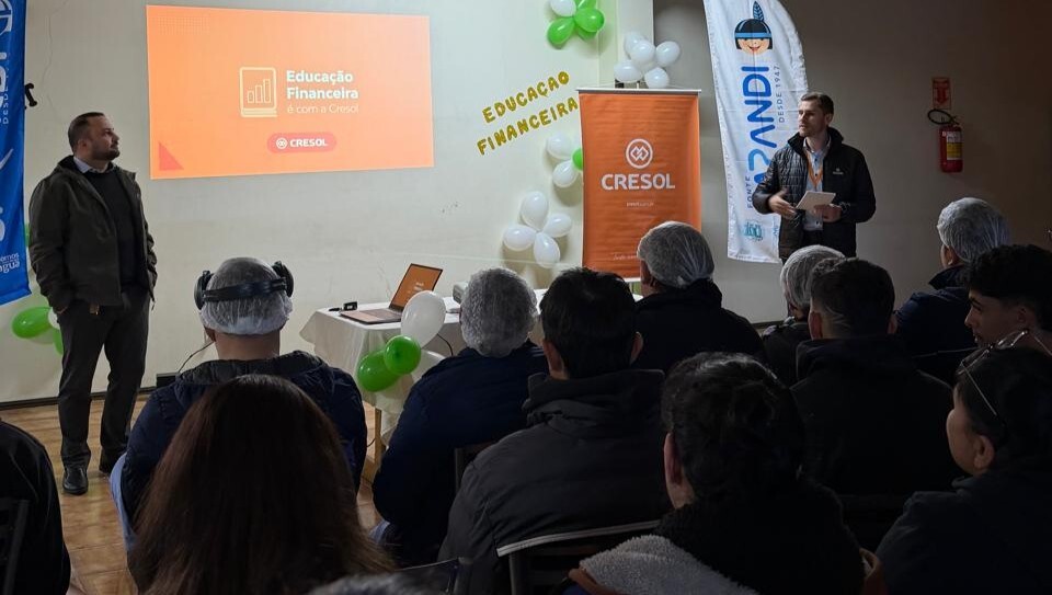 Saúde financeira durante palestra da Cresol na SIPAT da Água Mineral Sarandi
