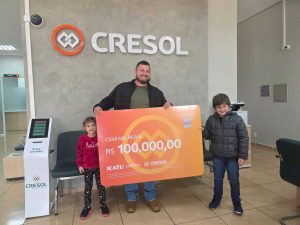Cresol Integracao sorteia premio da Icatu 2 - Cooperado da Cresol de Santa Helena (PR) recebe prêmio de R$ 100 mil da Icatu