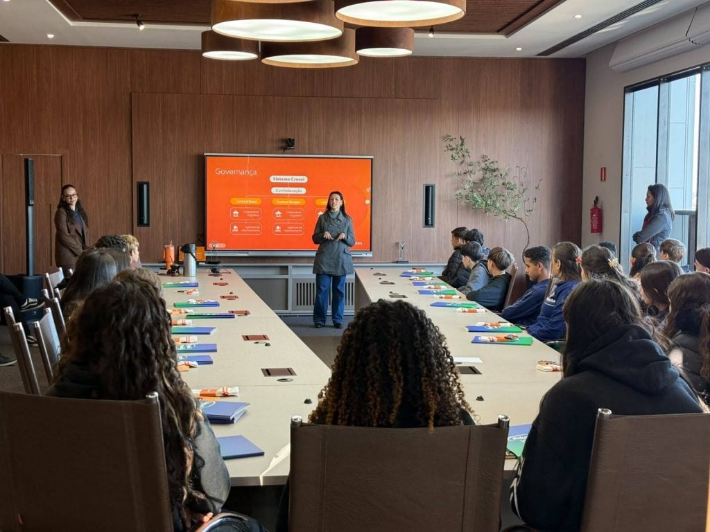 Cresol Pioneira recebe visita de estudantes 2 - Notícias