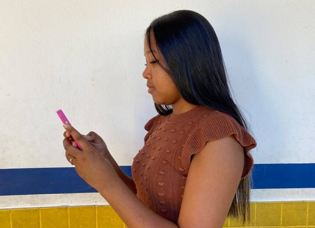 Hellen Sara Lima Silva de 23 anos - Cooperativismo impulsiona educação, liderança e desenvolvimento 