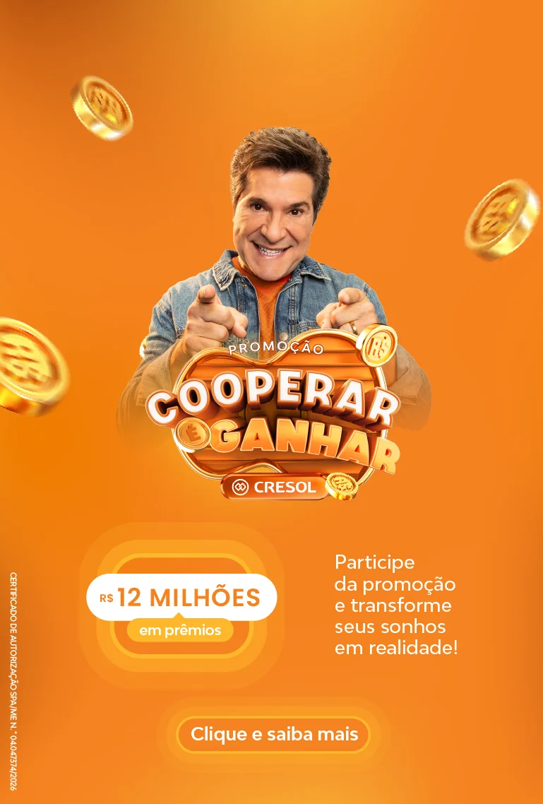 Banner vertical laranja da Cresol com o cantor Daniel sorrindo e apontando para a frente, rodeado por moedas de ouro flutuantes. Ao centro, o selo 3D da "Promoção Cooperar é Ganhar". Na parte inferior, há o destaque "R$ 12 MILHÕES em prêmios", o texto "Participe da promoção e transforme seus sonhos em realidade!" e um botão escrito "Clique e saiba mais".