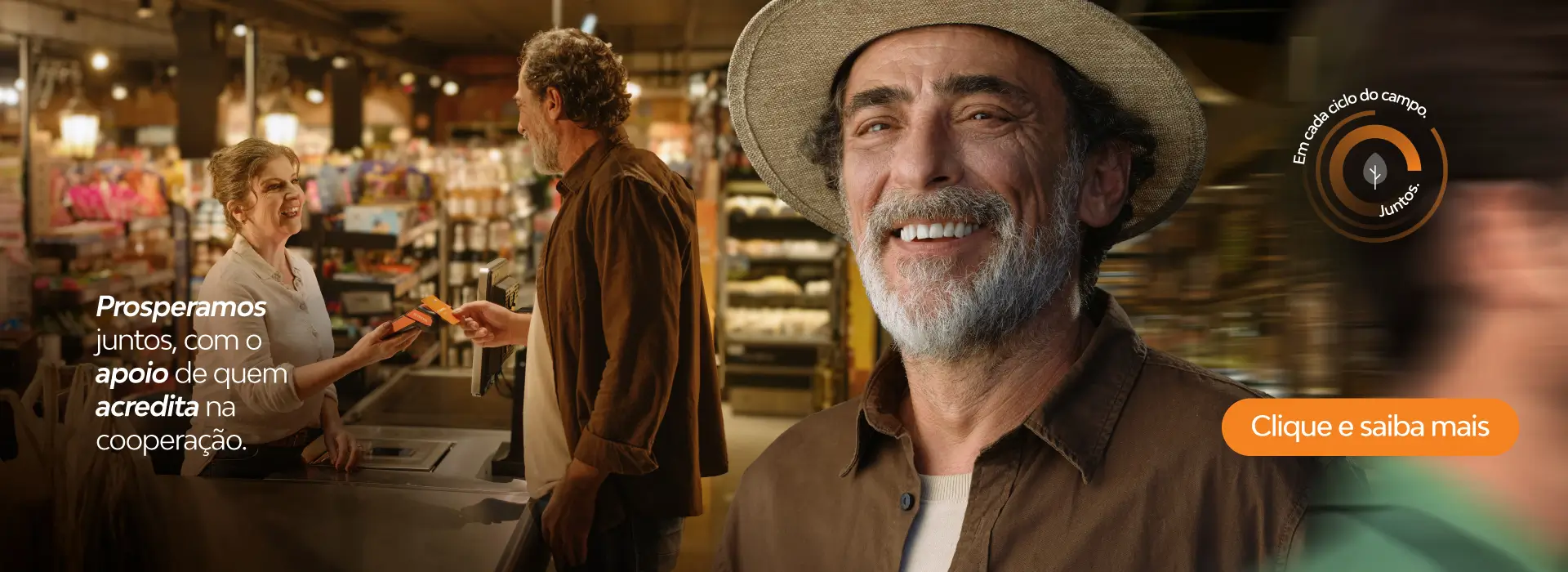 Banner Cresol sobre agronegócio com um agricultor sorridente de chapéu de palha em close-up. Ao fundo, uma mulher em um caixa de supermercado aceita um pagamento com cartão de um homem de costas. O texto à esquerda diz: "Prosperamos juntos, com o apoio de quem acredita na cooperação." No canto superior direito, um selo circular com o texto: "Em cada ciclo do campo. Juntos." e o botão "Clique e saiba mais" abaixo.