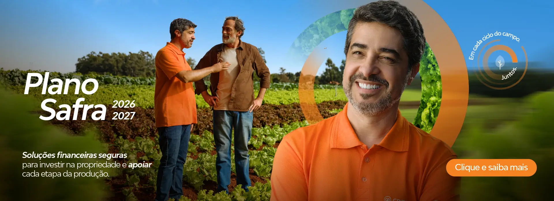 Banner da Cresol promovendo o Plano Safra 2026/2027. Em primeiro plano, um close-up de um agricultor sorridente de camisa polo laranja sobre uma sobreposição circular com o texto "Em cada ciclo do campo. Juntos.". Ao fundo, uma plantação verde e dois homens conversando. O texto principal diz: "Plano Safra 2026/2027. Soluções financeiras seguras para investir na propriedade e apoiar cada etapa da produção."