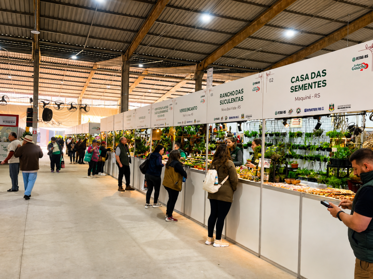 Cooperados da Cresol expõem produtos na 49ª Expointer em Esteio (RS)