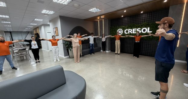 colaboradores da Cresol Transformação investem em ginástica laboral