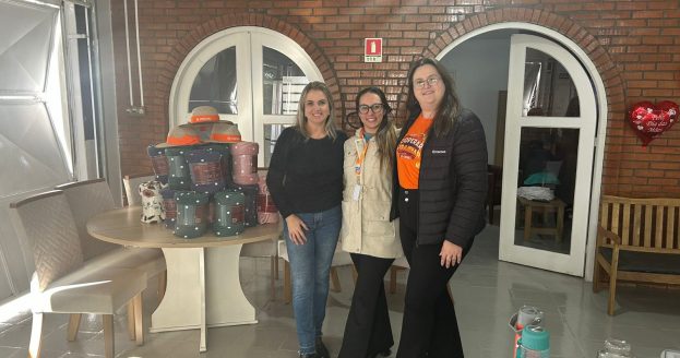 Agência da Cresol em São Martinho celebra 17 anos e realiza doação à Casa de Repouso Idade Plena