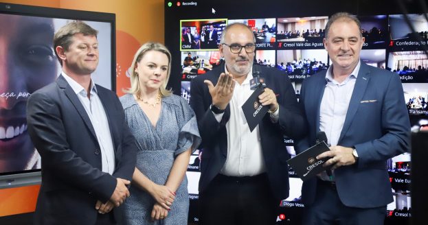 Diretor de Negócios da Cresol Confederação, Pablo Guancino; diretora Administrativa da Cresol Baser, Andressa Castro; presidente da Cresol Baser, Alzimiro Thomé; e o diretor superintendente da Cresol Baser, Adriano Michelon