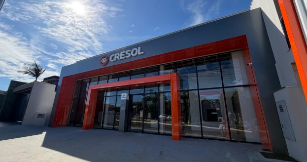 Fachada da nova agência da Cresol em Ivinhema Mato Grosso do Sul com estrutura moderna no centro da cidade