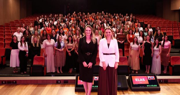 Diretoras Karoline Buss Gesser (Riscos) e Andressa Castro (Operações) idealizaram o Entre Elas